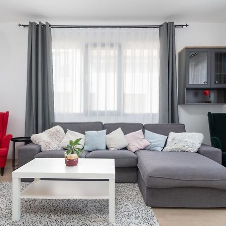 Zola Guest House Oradea Buitenkant foto