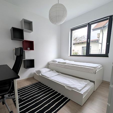Zola Guest House Oradea Buitenkant foto