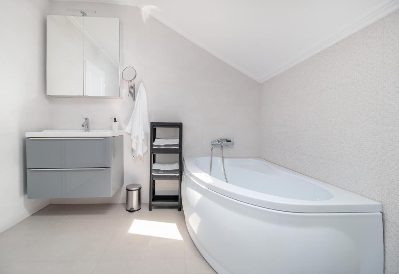 Zola Guest House Oradea Buitenkant foto