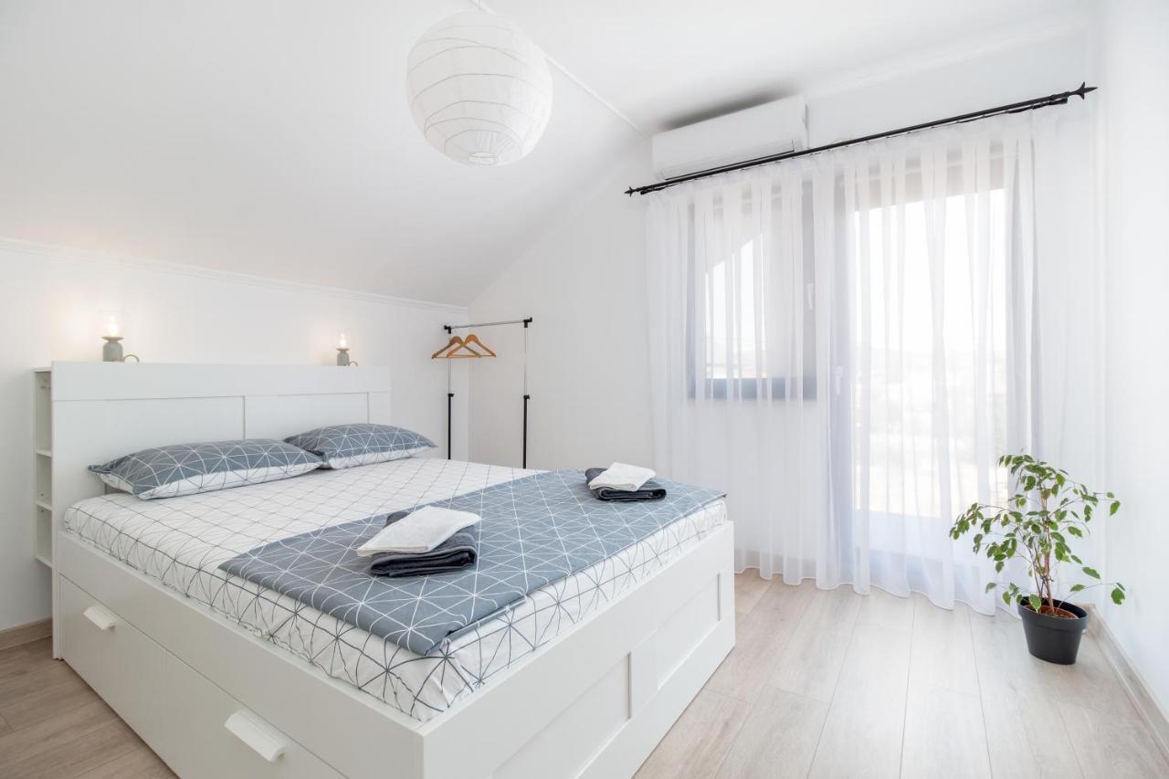Zola Guest House Oradea Buitenkant foto
