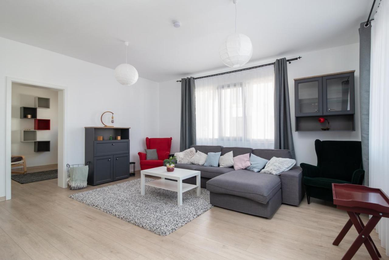 Zola Guest House Oradea Buitenkant foto