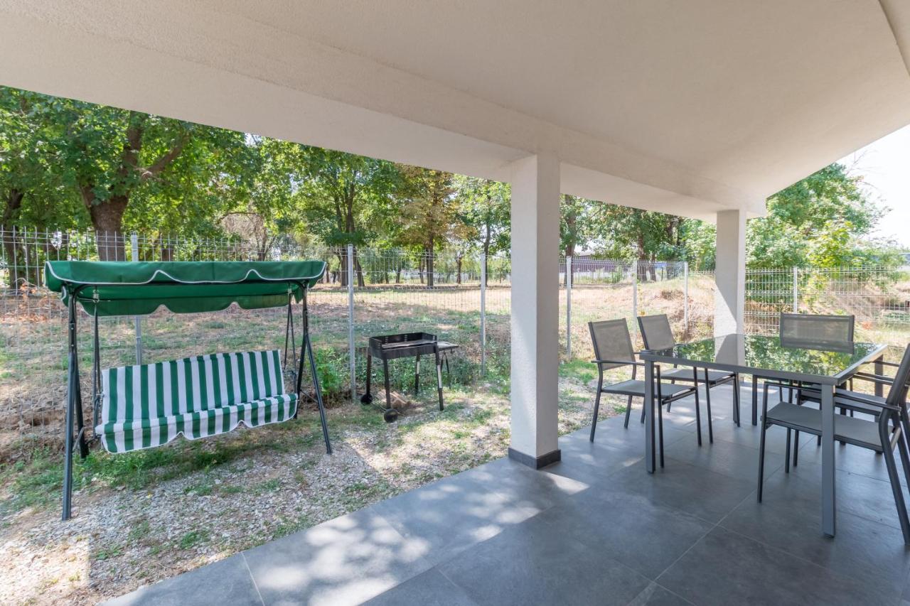 Zola Guest House Oradea Buitenkant foto